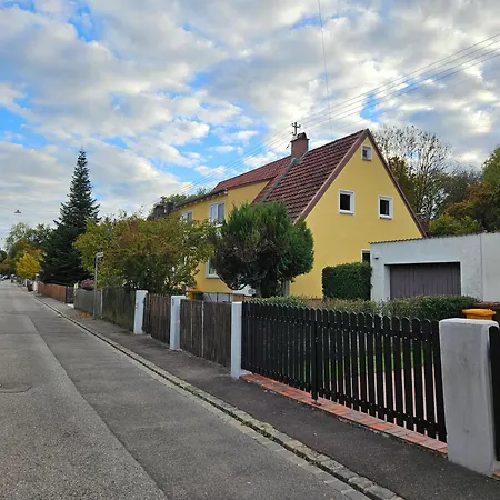 Haus Am Kuhsee Habitación en casa particular Augsburgo